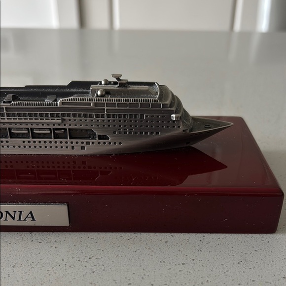 MSC Armonia Cruise Ship Model - Picture 2 of 6